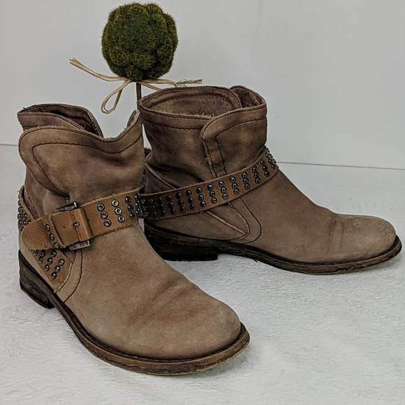 Anthropologie Shoes - Anthropologie Felmimi leather distressed boots